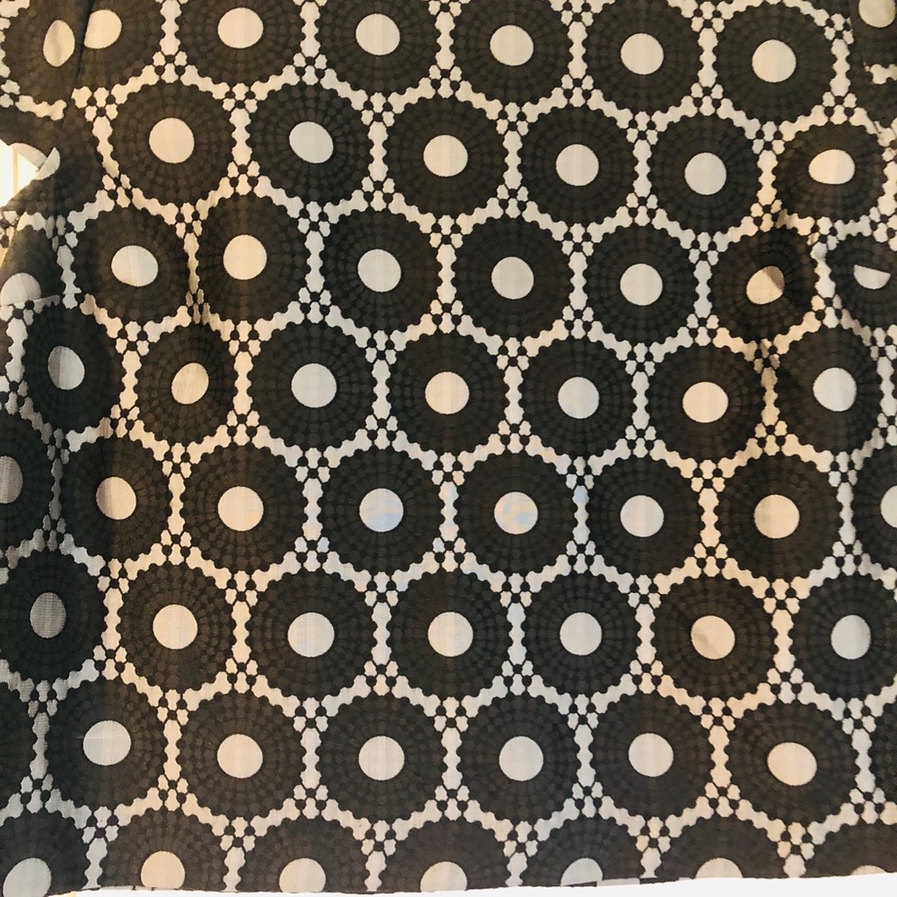 Kensie Brocade Top NWOT Black & Silver Geometric Adorable & Super Flattering! - Picture 3 of 8